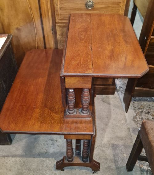 UNUSUAL LATE VICTORIAN DOUBLE WALNUT SUTHERLAND TEA TABLE - ADDITIONAL PHOTO 4