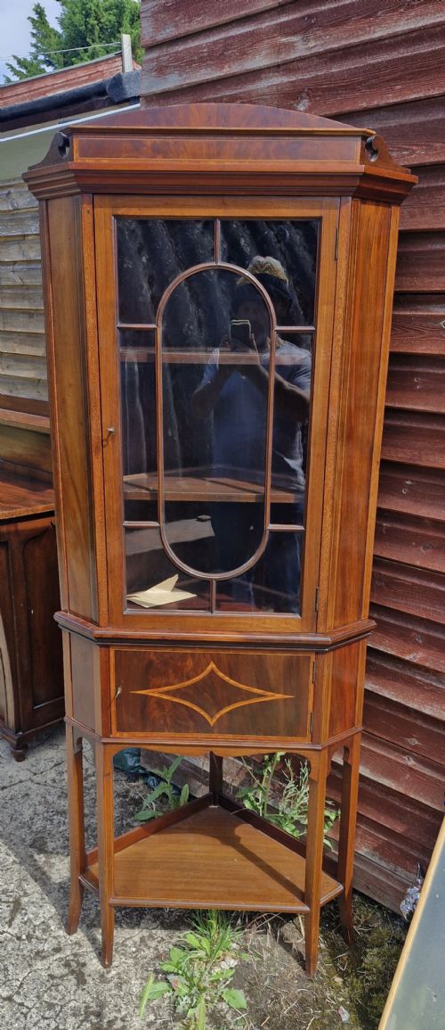 Good Quality Edwardian Inlaid Mahogany Corner Cabinet.