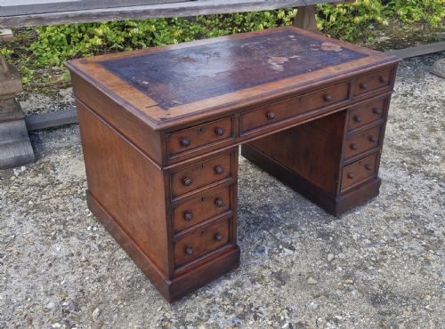 Victorian Mahogany Kneehole Pedestal Desk.