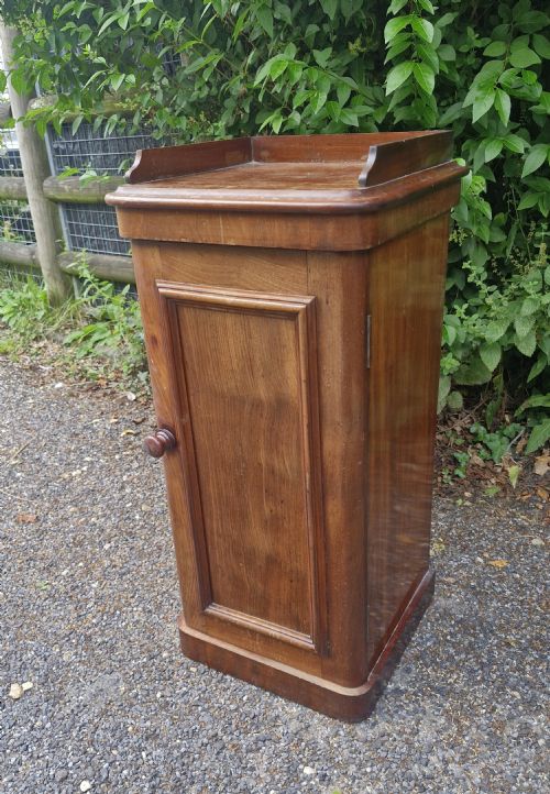MID VICTORIAN MAHOGANY BEDSIDE CABINET - ADDITIONAL PHOTO 1