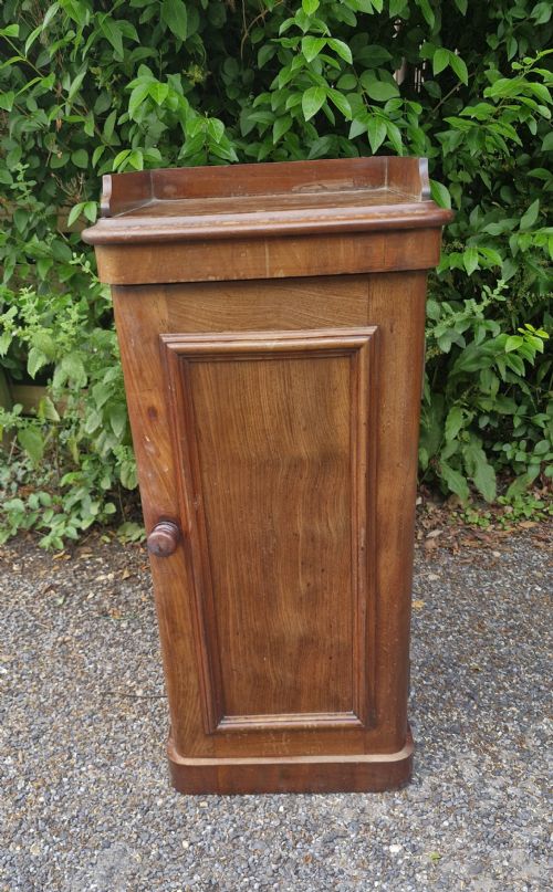 MID VICTORIAN MAHOGANY BEDSIDE CABINET - ADDITIONAL PHOTO 2