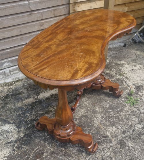 MID 19TH CENTURY MAHOGANY KIDNEY SHAPED SIDE TABLE - ADDITIONAL PHOTO 2