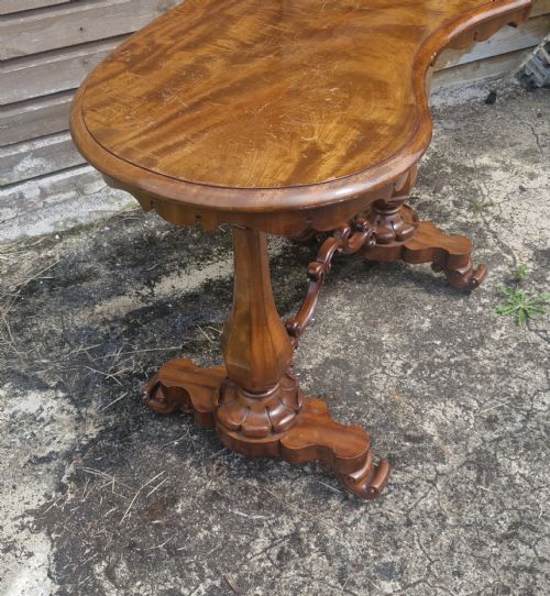 MID 19TH CENTURY MAHOGANY KIDNEY SHAPED SIDE TABLE - ADDITIONAL PHOTO 3