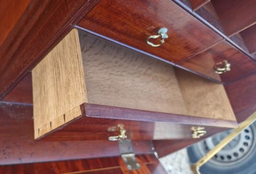GOOD QUALITY MAHOGANY BUREAU CABINET - ADDITIONAL PHOTO 8