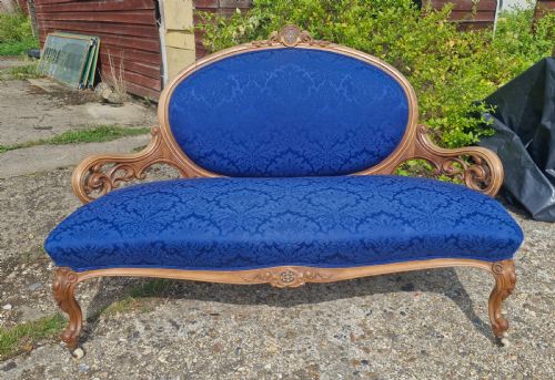 Pretty Victorian Walnut Window Seat.