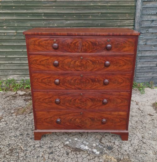 Good Practical Early Victorian Mahogany Chest of Drawers.
