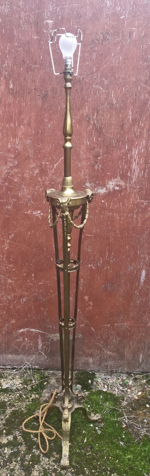GOOD EDWARDIAN BRASS LAMP STANDARD WITH CAST RAMS HEADS - ADDITIONAL PHOTO 6