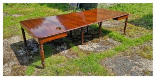 Regency Mahogany Extending Dining Table.