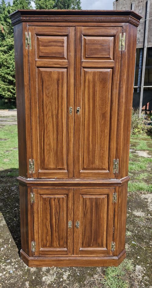 LATE GEORGIAN SIMULATED OAK PINE 2 PART CORNER CUPBOARD - ADDITIONAL PHOTO 2
