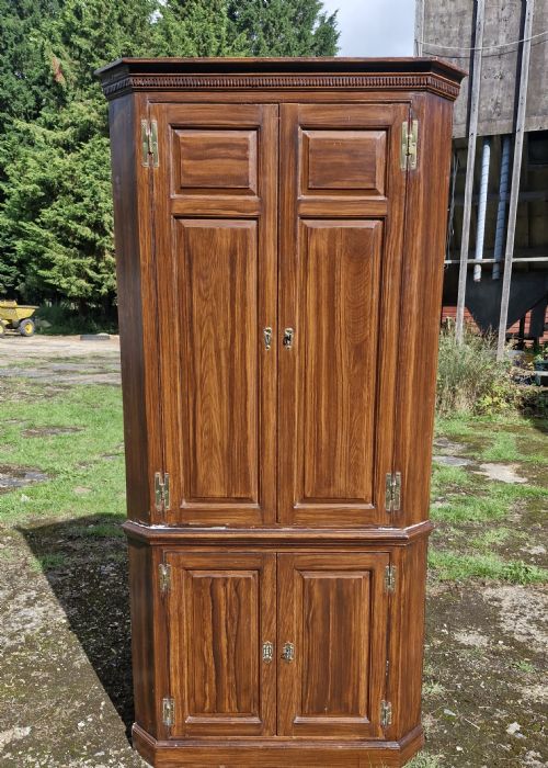 LATE GEORGIAN SIMULATED OAK PINE 2 PART CORNER CUPBOARD - ADDITIONAL PHOTO 4