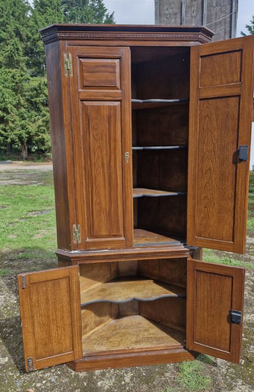 LATE GEORGIAN SIMULATED OAK PINE 2 PART CORNER CUPBOARD - ADDITIONAL PHOTO 6
