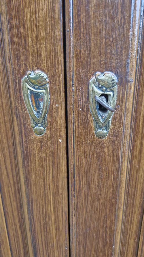 LATE GEORGIAN SIMULATED OAK PINE 2 PART CORNER CUPBOARD - ADDITIONAL PHOTO 7