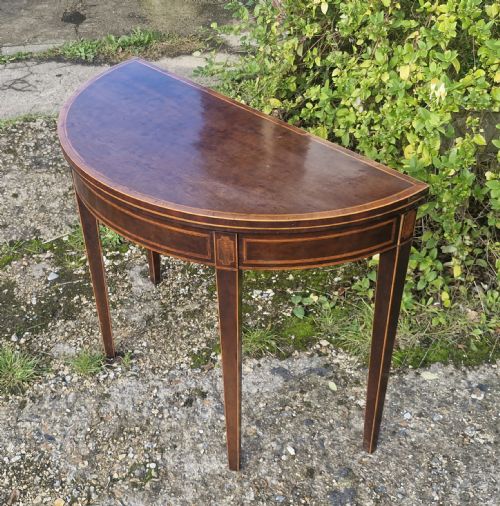 Early 19th Century Inlaid "Plum" Mahogany Tea Table.