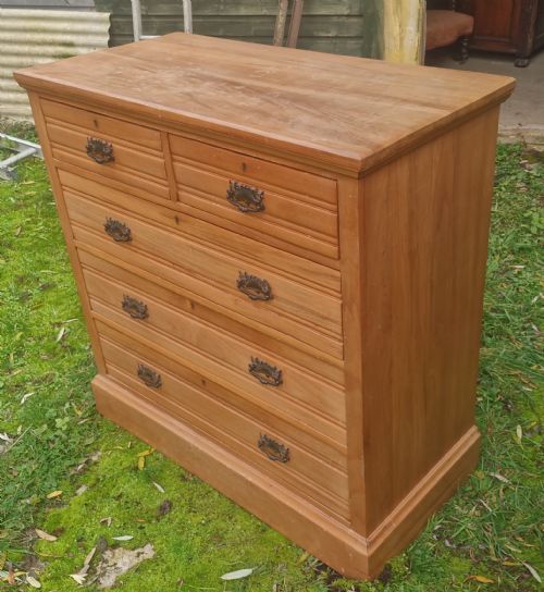 EDWARDIAN SATIN WALNUT CHEST OF DRAWERS BY HEALS - ADDITIONAL PHOTO 4