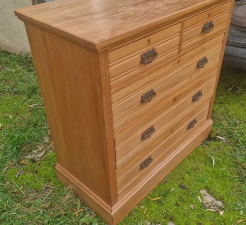 EDWARDIAN SATIN WALNUT CHEST OF DRAWERS BY HEALS - ADDITIONAL PHOTO 5