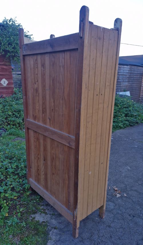 USEFUL PAINTED 2 DOOR HOUSEKEEPERS CUPBOARD - ADDITIONAL PHOTO 2