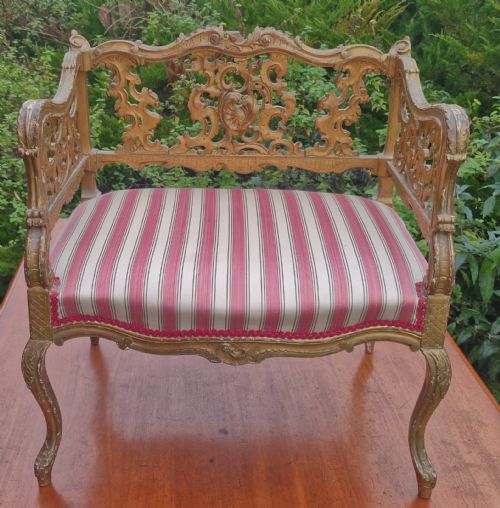 Carved Gilt Window Seat.