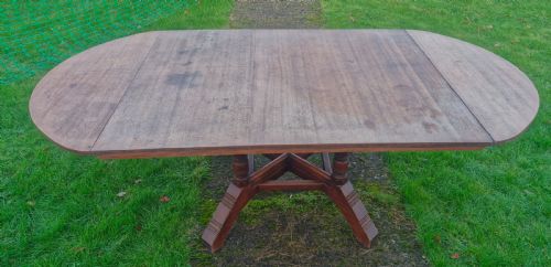 Unusual Late Victorian Arts and Crafts Extending Oak Dining Table.