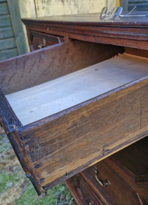 18TH CENTURY OAK CHEST OF DRAWERS - ADDITIONAL PHOTO 11
