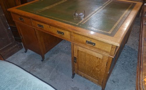 LARGE LIGHT OAK PEDESTAL PARTNERS DESK IN THE STYLE OF HEALS - ADDITIONAL PHOTO 2