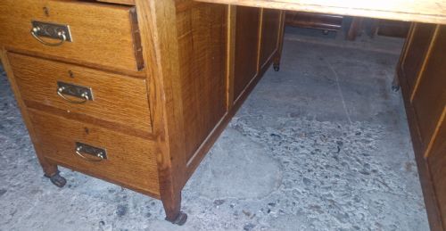 LARGE LIGHT OAK PEDESTAL PARTNERS DESK IN THE STYLE OF HEALS - ADDITIONAL PHOTO 5