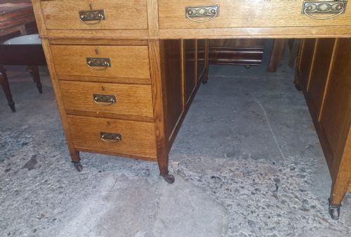 LARGE LIGHT OAK PEDESTAL PARTNERS DESK IN THE STYLE OF HEALS - ADDITIONAL PHOTO 7