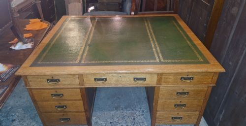 LARGE LIGHT OAK PEDESTAL PARTNERS DESK IN THE STYLE OF HEALS - ADDITIONAL PHOTO 9