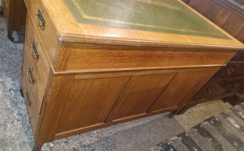 LARGE LIGHT OAK PEDESTAL PARTNERS DESK IN THE STYLE OF HEALS - ADDITIONAL PHOTO 14