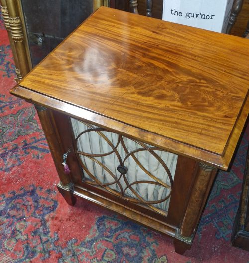 EARLY VICTORIAN MAHOGANY SINGLE DOOR SIDE CABINET - ADDITIONAL PHOTO 4