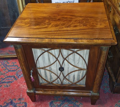 EARLY VICTORIAN MAHOGANY SINGLE DOOR SIDE CABINET - ADDITIONAL PHOTO 5