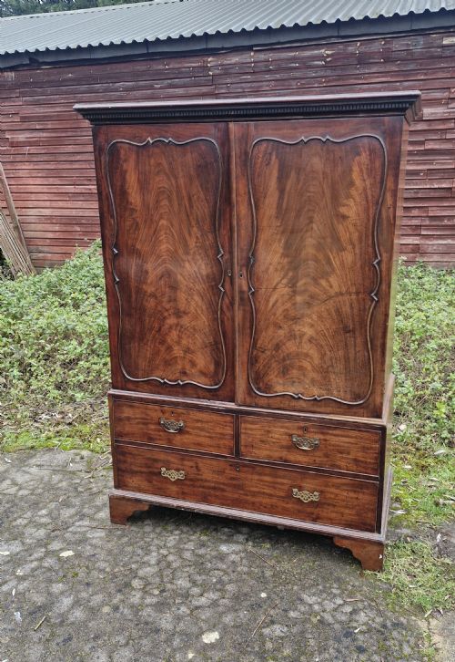 Mid 18th Century Georgian Mahogany Housekeepers Cupboard.