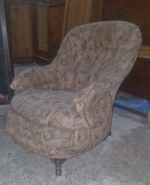 VICTORIAN UPHOLSTERED BUTTON BACK BEDROOM CHAIR - ADDITIONAL PHOTO 5