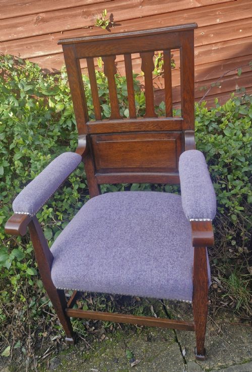 PAIR OF EDWARDIAN OAK ARTS AND CRAFTS HALL ARMCHAIRS - ADDITIONAL PHOTO 4