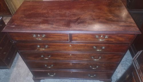 Good Georgian Mahogany Chest of Drawers.