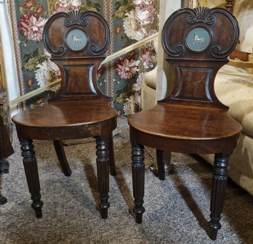 PAIR OF EARLY 19TH MAHOGANY HALL CHAIRS IN THE STYLE OF GILLOWS - ADDITIONAL PHOTO 1