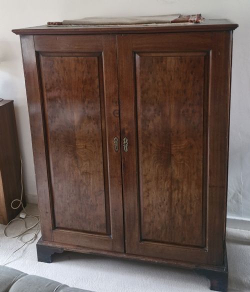 GOOD MID 18TH CENTURY MAHOGANY HOUSEKEEPERS CUPBOARD