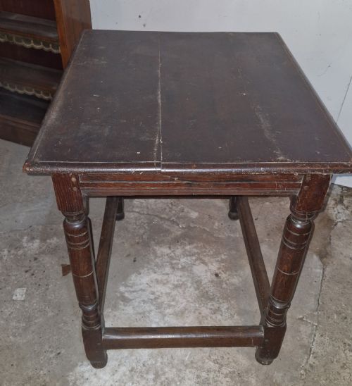 18TH CENTURY OAK SIDE TABLE - ADDITIONAL PHOTO 1