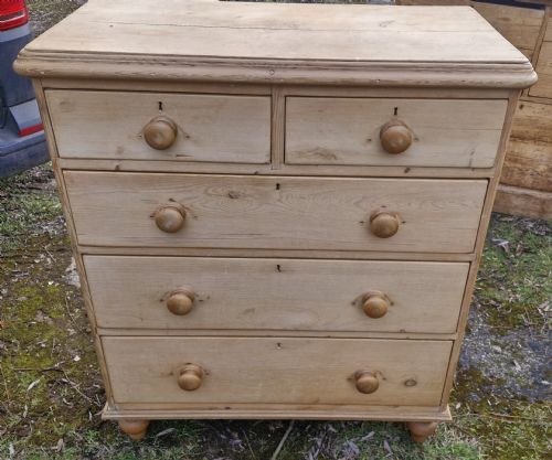 Victorian Pine Chest of Drawers.