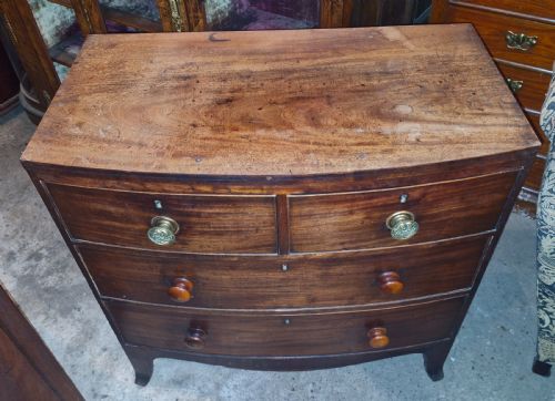 NEAT AND PRACTICAL REGENCY MAHOGANY BOW FRONT CHEST OF DRAWERS - ADDITIONAL PHOTO 4