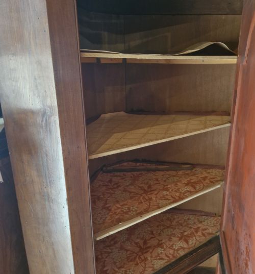 EARLY 18TH CENTURY PANELLED CORNER CUPBOARD - ADDITIONAL PHOTO 4