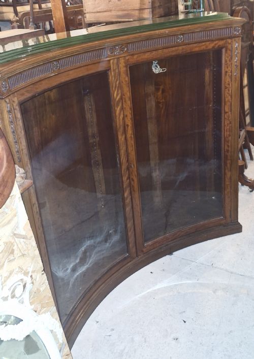 EDWARDIAN MAHOGANY CONCAVE BOOKCASE WITH GLASS SHELVES - ADDITIONAL PHOTO 1