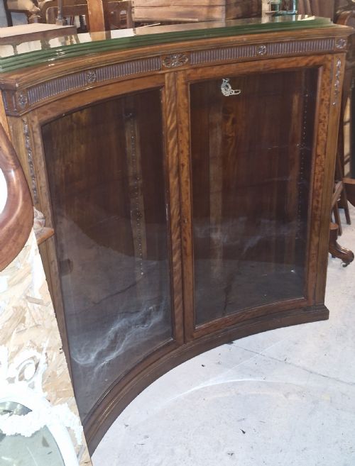 EDWARDIAN MAHOGANY CONCAVE BOOKCASE WITH GLASS SHELVES - ADDITIONAL PHOTO 4