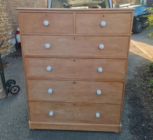 Good Sized Victorian Pine Chest of Drawers.