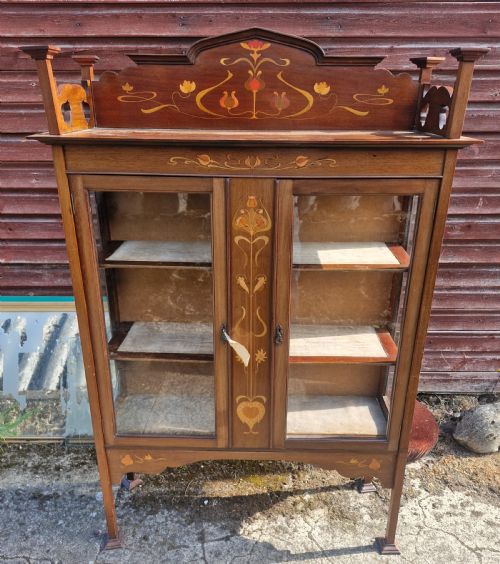 Edwardian Art Nouveau Inlaid Mahogany Display Cabinet. 
