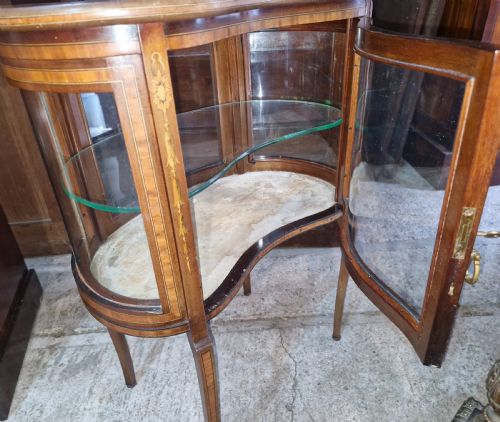 EDWARDIAN INLAID MAHOGANY KIDNEY SHAPED BIJOUTERIE DISPLAY CABINET - ADDITIONAL PHOTO 2