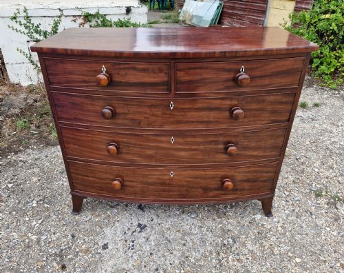 Good Quality Early 19th Century Mahogany Bow Front Chest of Drawers.