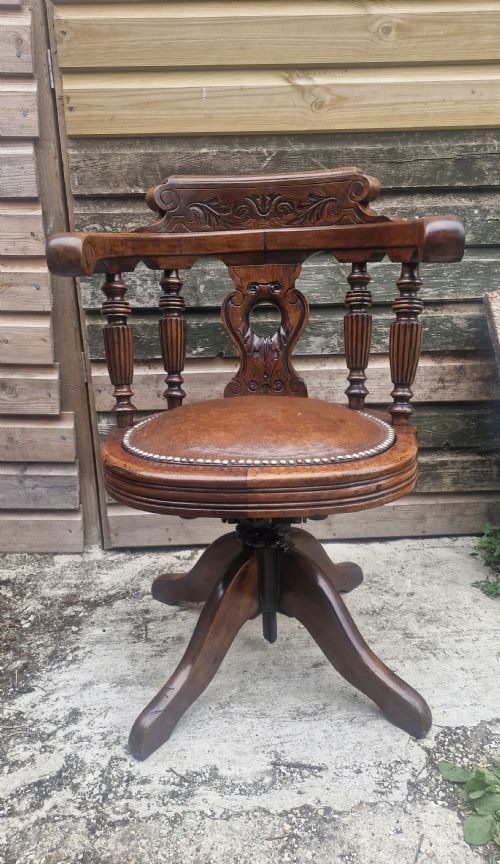 Early 20th Century Revolving and Tilting Ships Desk Armchair.