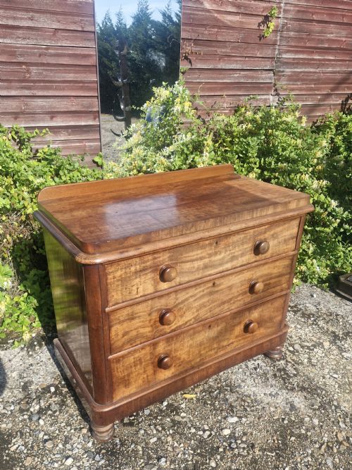Good Victorian Mahogany Chest of Drawers