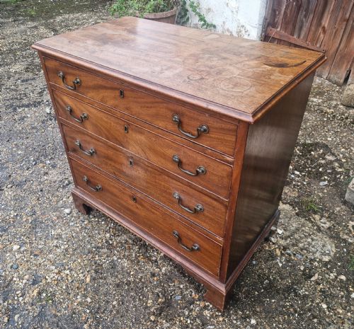 Georgian Mahogany Chest of 4 Drawers.