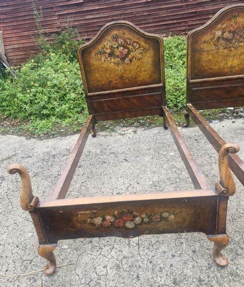 PAIR OF WALNUT SINGLE BEDS WITH PAINTED LEATHER PANELS - ADDITIONAL PHOTO 4